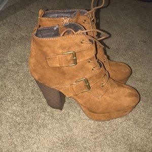 Cognac boots by Report